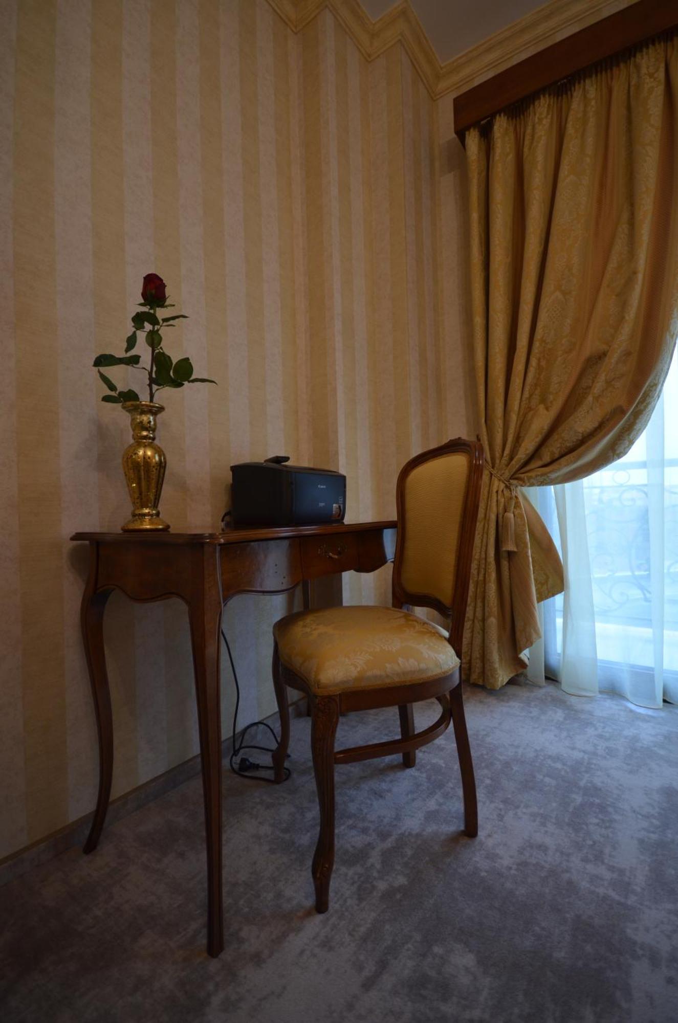 The Arlington Boutique Hotel Craiova Ruang foto