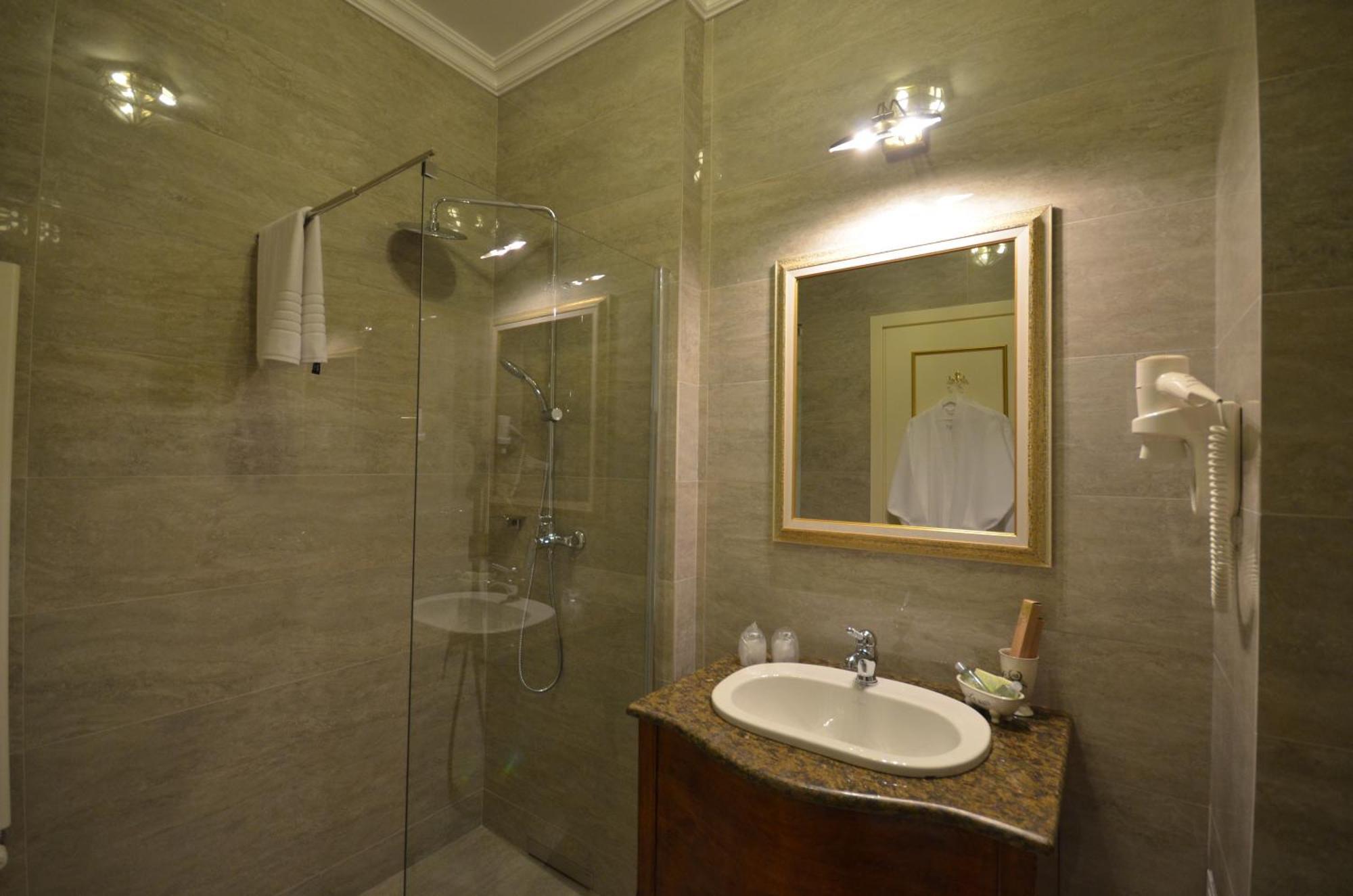 The Arlington Boutique Hotel Craiova Ruang foto