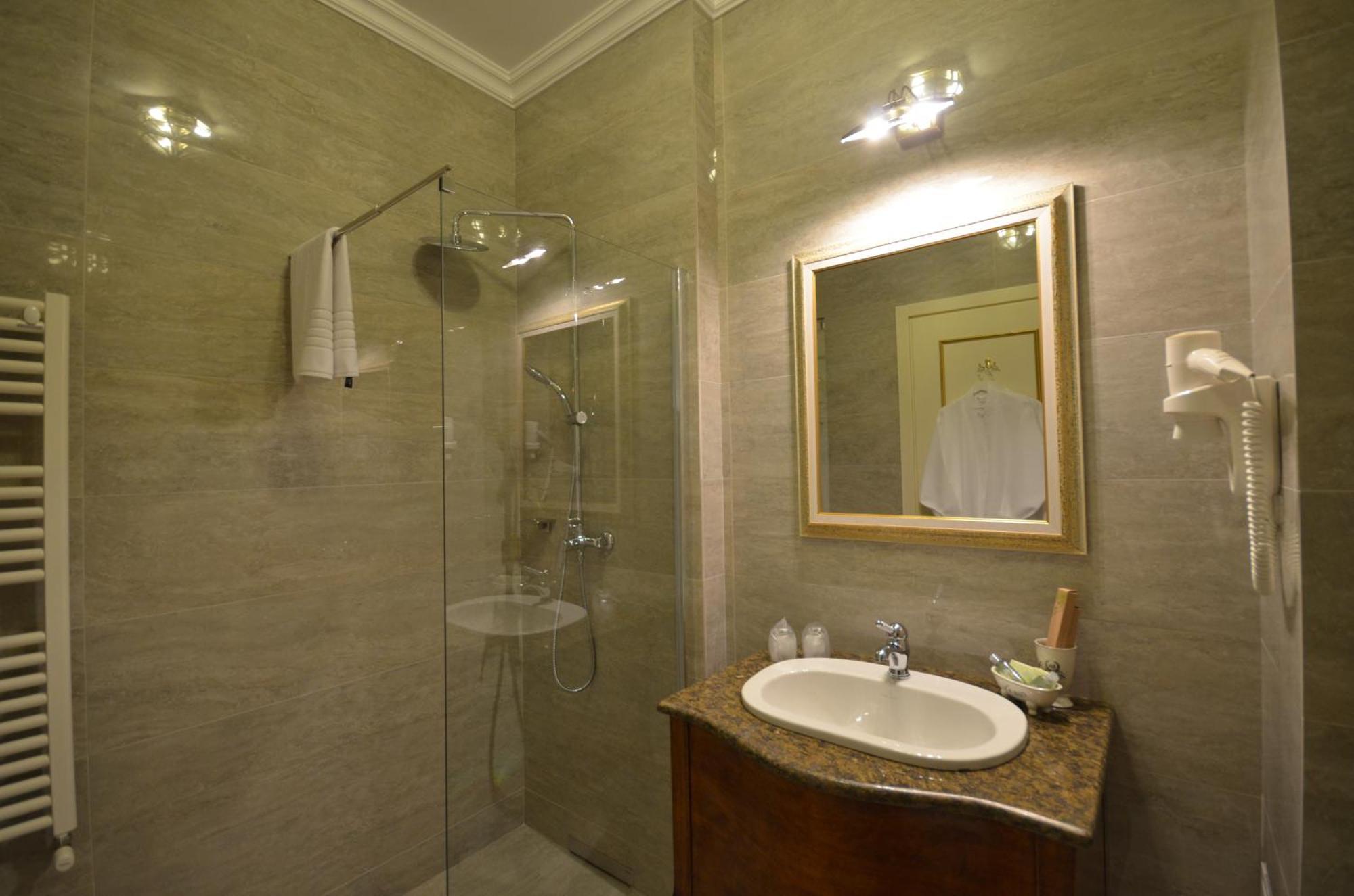 The Arlington Boutique Hotel Craiova Ruang foto