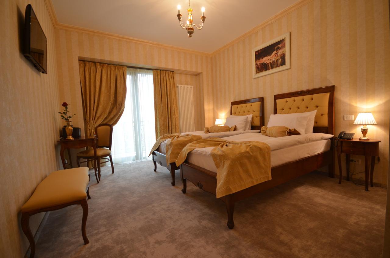 The Arlington Boutique Hotel Craiova Bagian luar foto