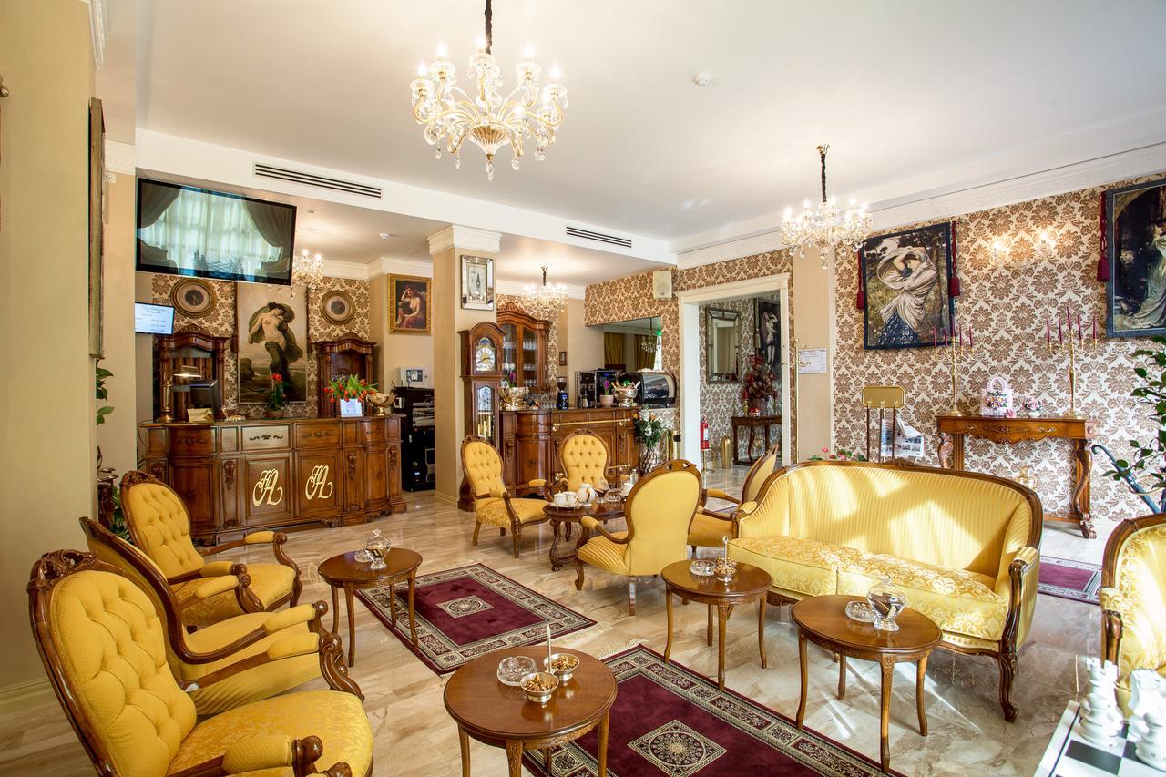 The Arlington Boutique Hotel Craiova Bagian luar foto