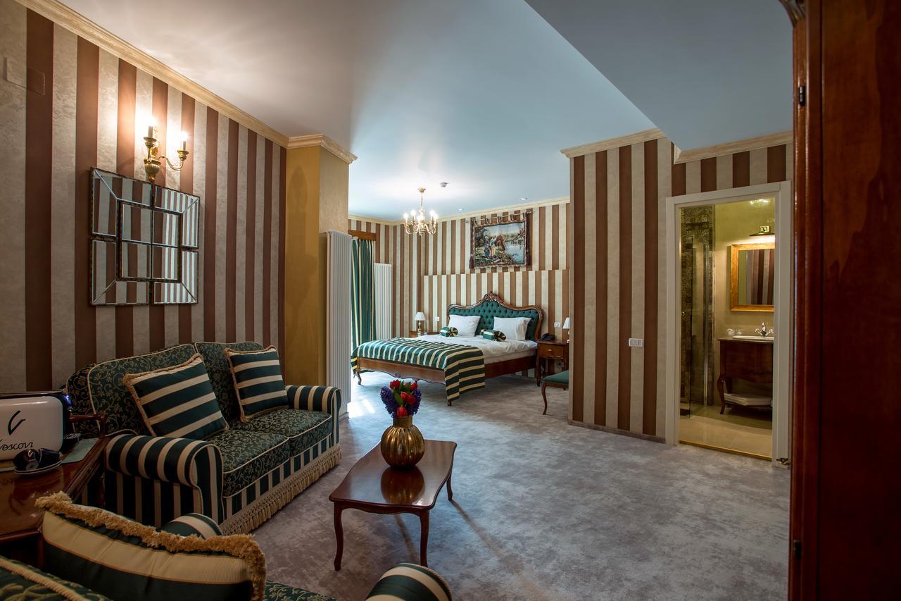 The Arlington Boutique Hotel Craiova Bagian luar foto