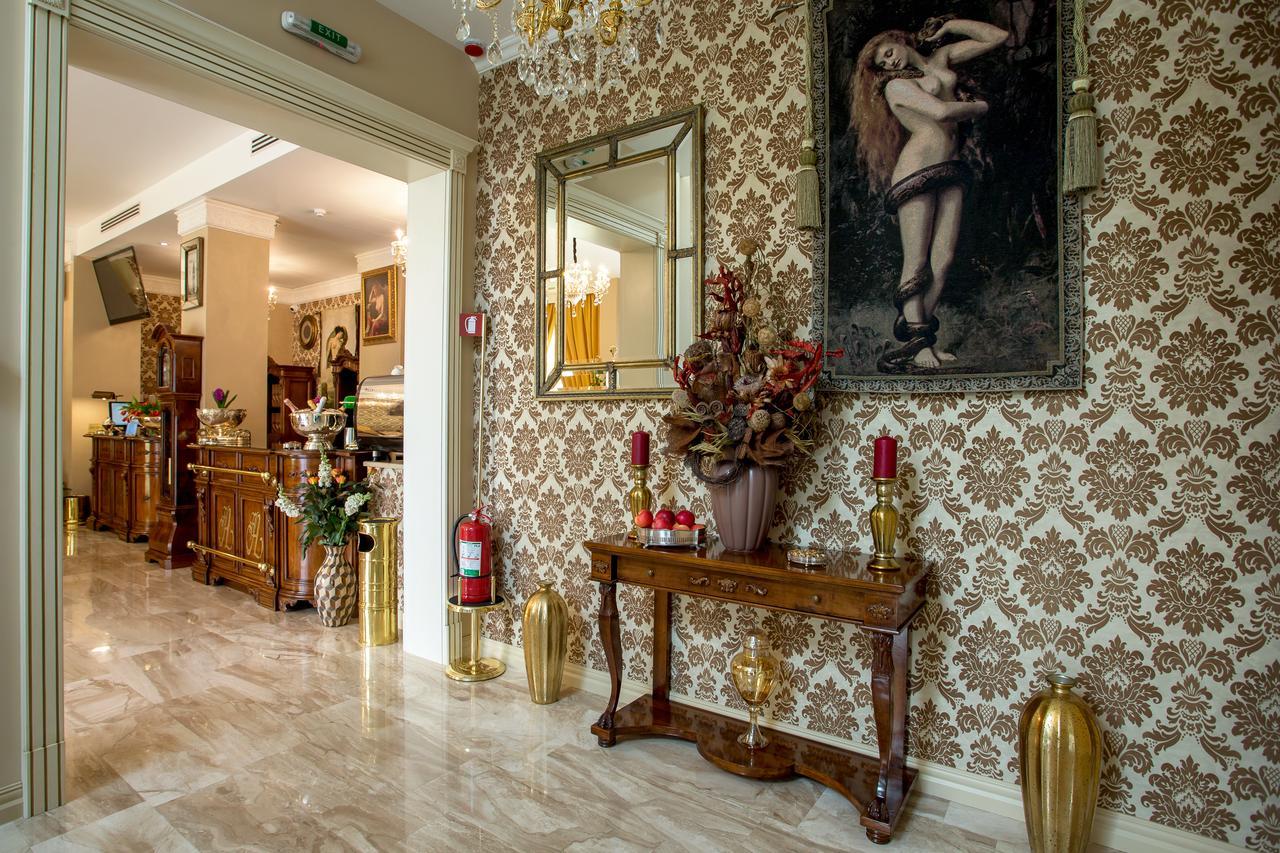 The Arlington Boutique Hotel Craiova Bagian luar foto