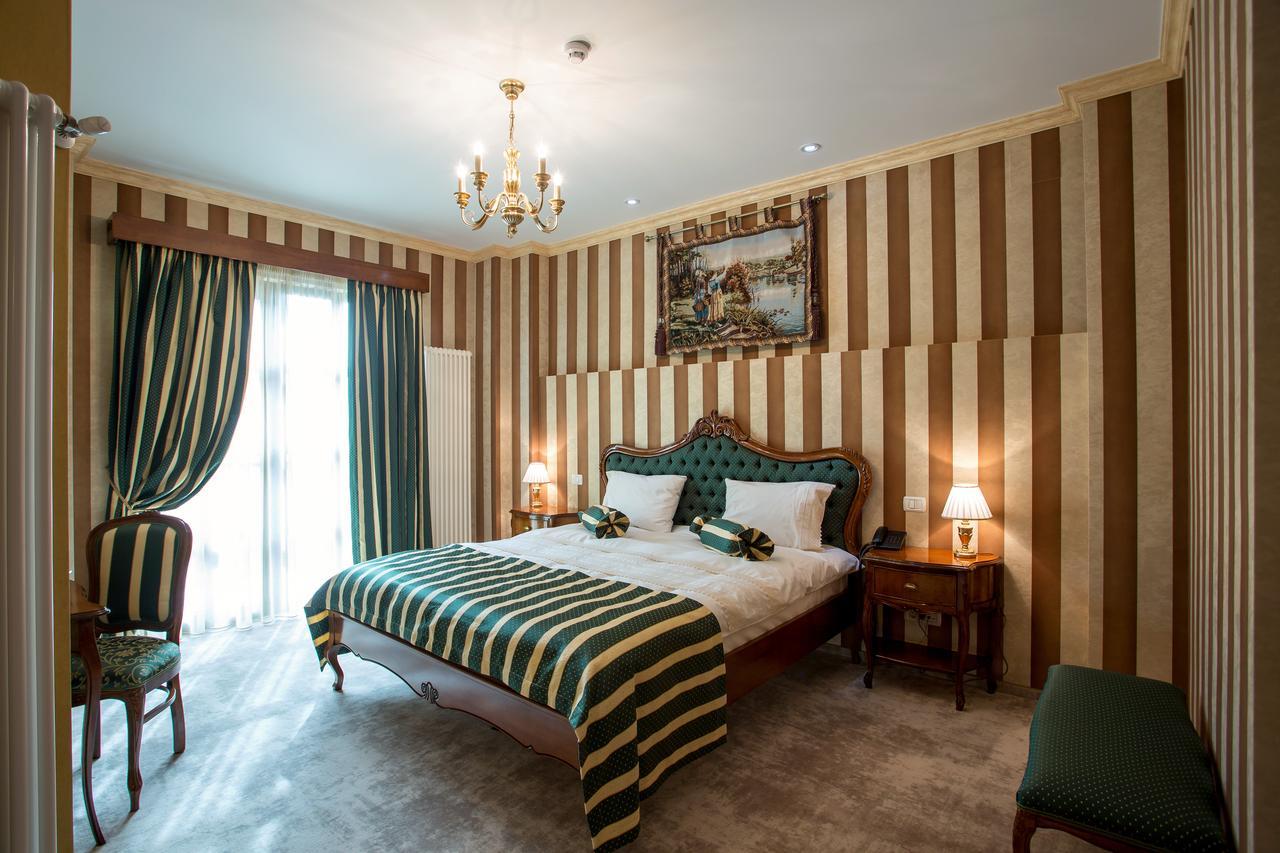 The Arlington Boutique Hotel Craiova Bagian luar foto