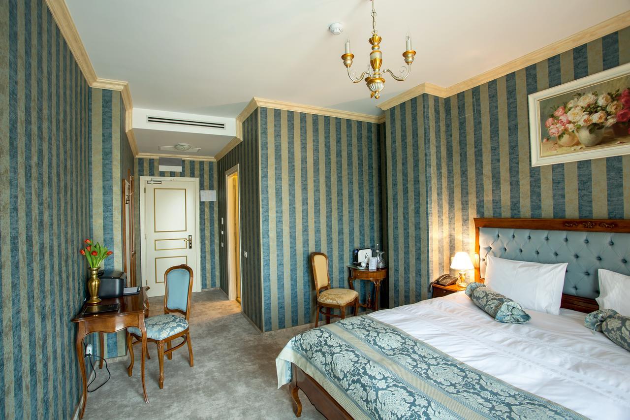 The Arlington Boutique Hotel Craiova Bagian luar foto