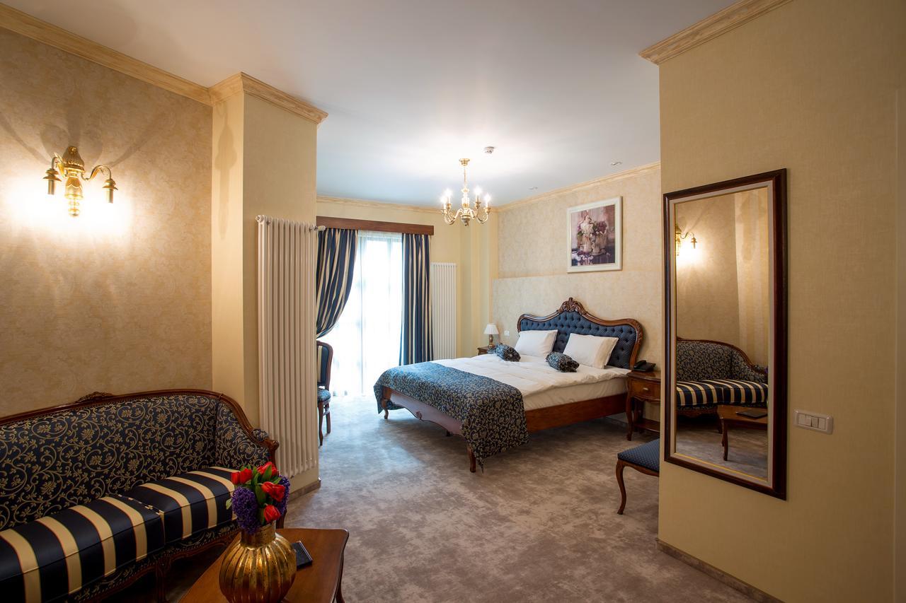 The Arlington Boutique Hotel Craiova Bagian luar foto