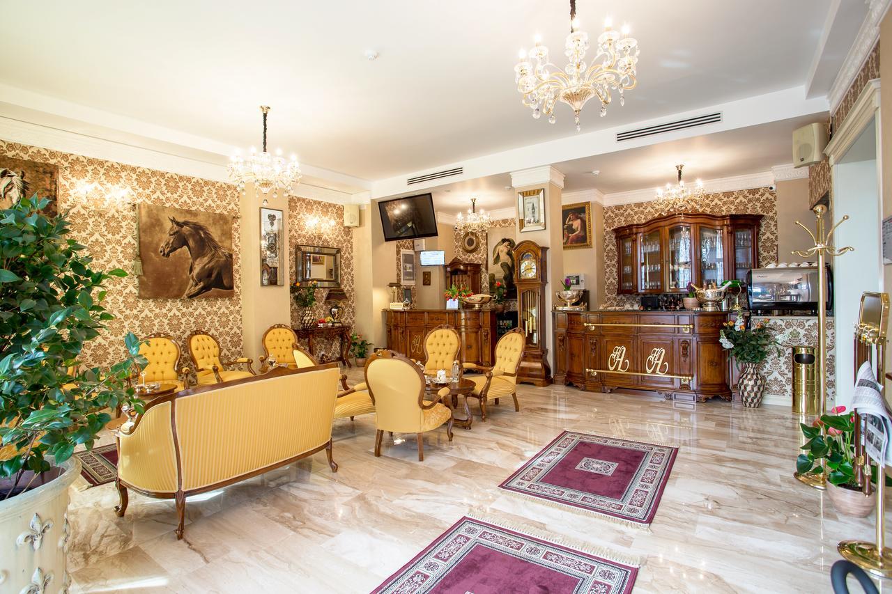 The Arlington Boutique Hotel Craiova Bagian luar foto