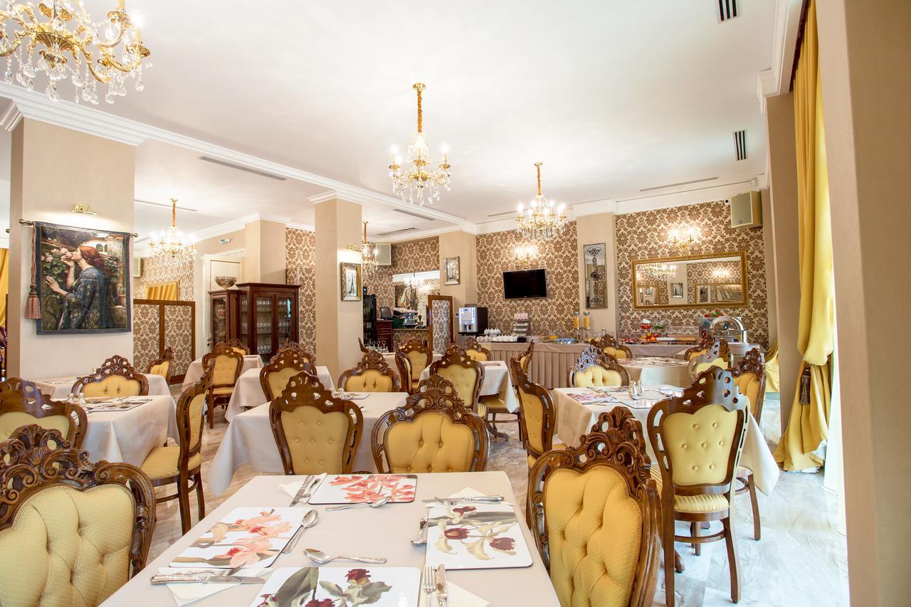 The Arlington Boutique Hotel Craiova Bagian luar foto